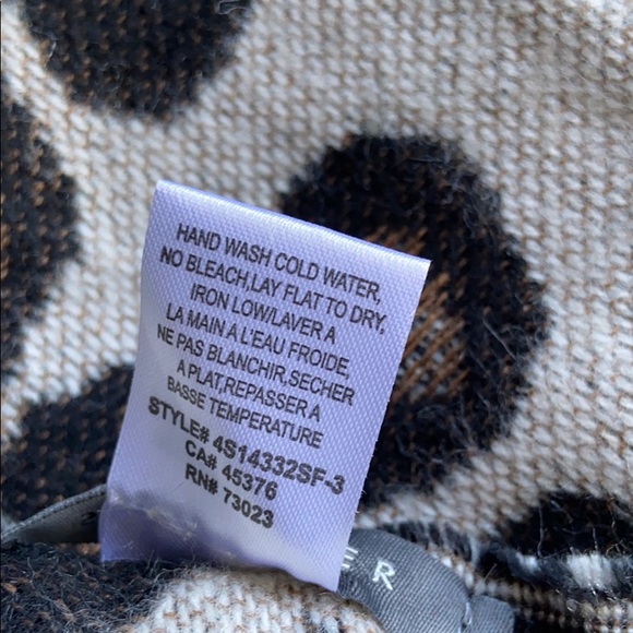 ❤️🆕REVERSIBLE LEOPARD PRINT SCARF ❤️ - Picture 6 of 6